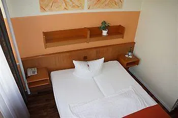 Columbia Am Platz Der Luftbruecke 3*